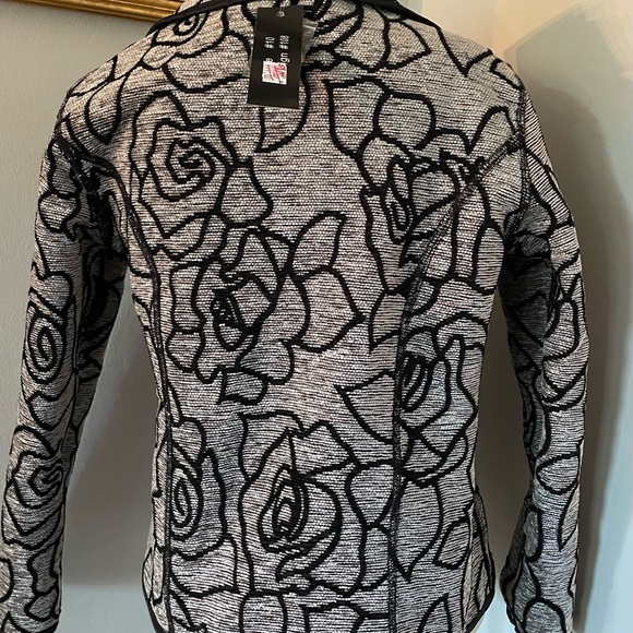 Black and White REVERSIBLE Floral Women's Stunning Jacket size Small NWT ✨ - Picture 5 of 14